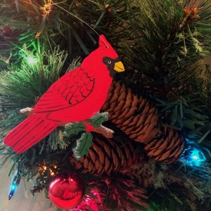 Kardinal Holz Weihnachtsbaum Ornament - Kardinal mit Holly Ornament - handgemachte Christbaumschmuck - Kardinal Ornament - Vogel Ornament
