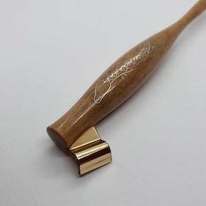 Calligrafia portapenne obliquo con intarsio di filo
