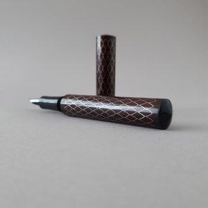 Stylo plume en bois avec incrustation de fil en bois de Ziricote