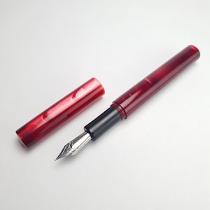 Roter Acryl Füllfederhalter
