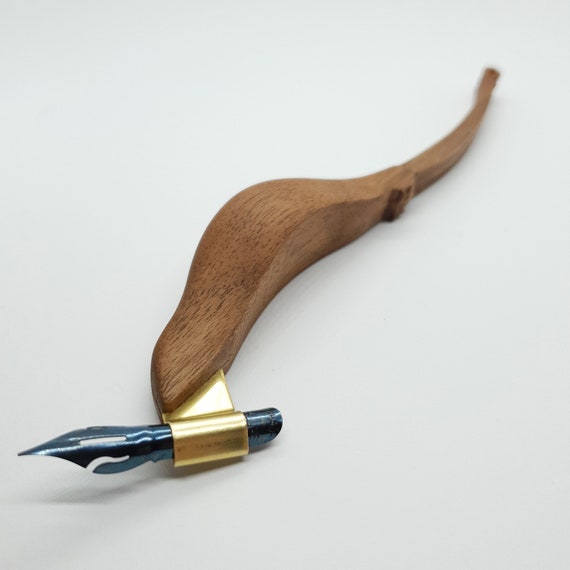 Ergonomic Oblique Calligraphy Pen Holder With Handcarved Tail 