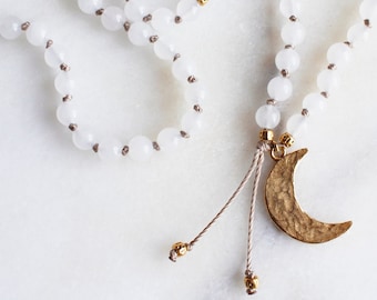 White Mala Necklace, Moonstone Mala Beads, Mala Bracelet, Mala, Healing Moon, Mala Necklace, Long Necklace, Zen Mala, Malas, Moonstone Jade
