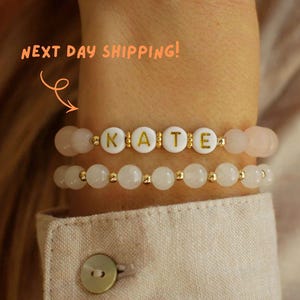 Benutzerdefinierte Namen Armband personalisierte Perlen Armbänder Zierliche Weihnachtsgeschenk Geburtstagsgeschenk erste Charme Geschenk für Mutter Geschenk für sie Tochter Geschenk