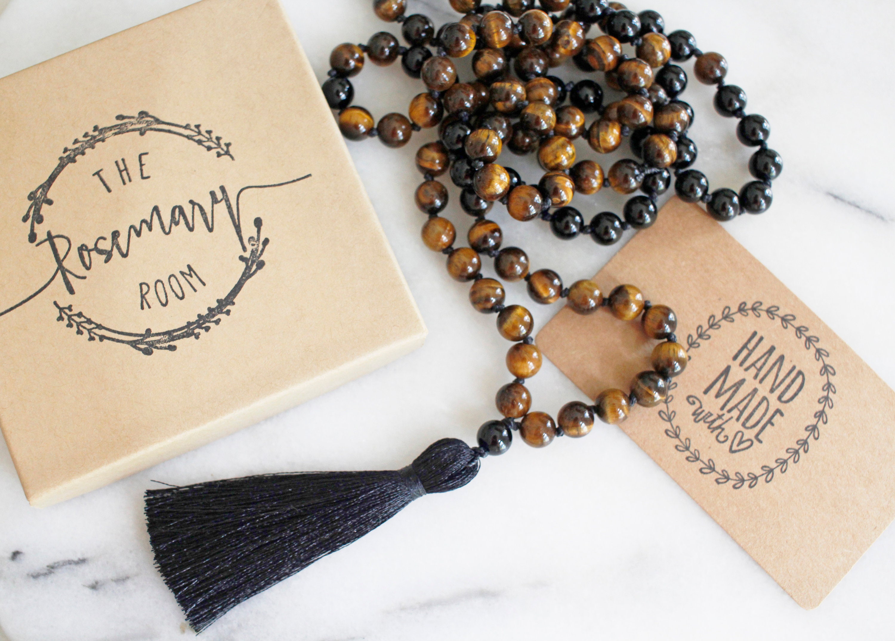 Bracciale con perle laviche tibetane e occhio di tigre | Disponibile