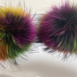 Sleutelhanger regenboog pompon, kleurrijke tasbedel