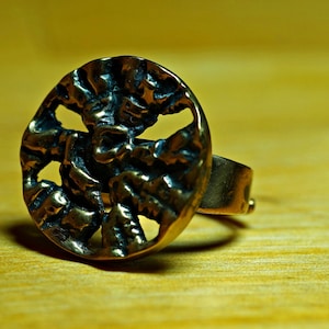 Classic large finnish vintage 1970s bronze ring designed Sarpaneva. Unique unisex oxidized adjustable scandinavian statement brutalist ring.