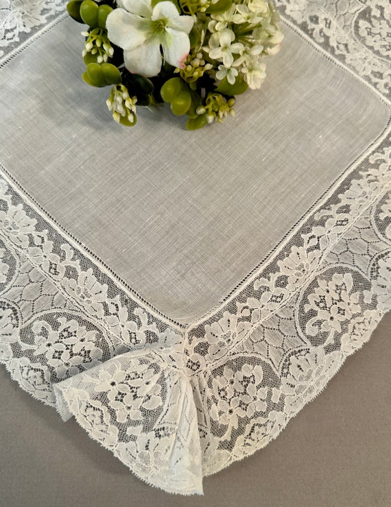 Vintage White Machined Chantilly Lace Hankie, Whi… - image 2