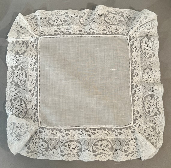 Vintage White Machined Chantilly Lace Hankie, Whi… - image 3