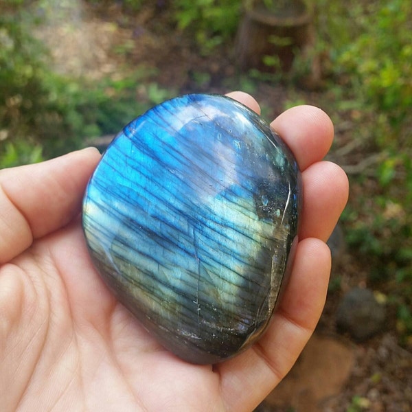 LARGE Labradorite Palm Stone - Beautiful Flash - Crystals - Meditation & Healing Tools - Spirituality Metaphysical Gifts - Yoga Goddess