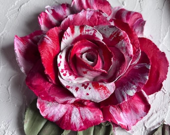 Roze Splash Roos Sculptuur 3D Bloemen Muurdecoratie Handgemaakt Botanisch Reliëf in Witte Lijst