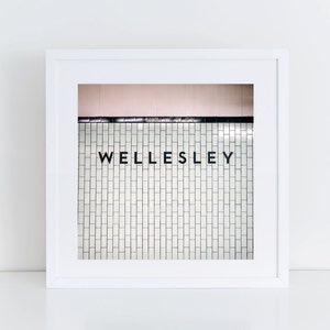 Wellesley Toronto Subway Sign Print - Subway Art, Transit Art - Made in Canada Toronto Fotografie