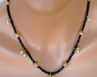 Collar de piedra de oro negra y piedra de lava dorada, perlas de agua dulce, gargantilla de lujo hecha a mano.