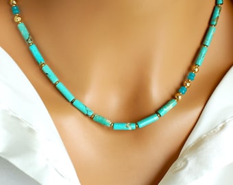 Collar con cuentas tubulares de jaspe azul pálido y detalles dorados, regalo moderno para ella.