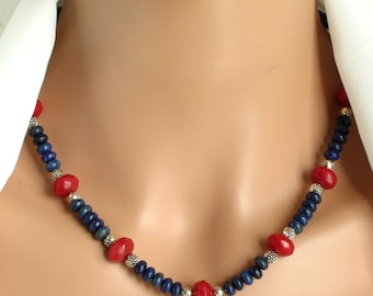 Collar llamativo de lapislázuli índigo intenso y jaspe rojo Wino
