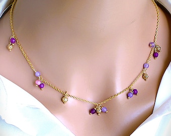 Collar de amatista y ágata púrpura, cuenta de lava dorada, pequeñas hojas doradas.