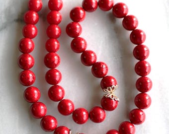 Collana girocollo in howlite color corallo rosso, collana con pietra cremisi intenso, gioiello di grande impatto