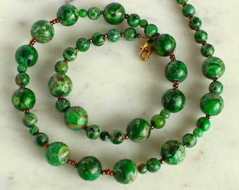 Collar de jaspe verde natural del bosque para mujer, piedra natal de julio