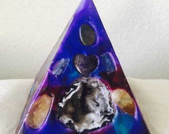 Crystal Candle ~ Mini Pyramid Tie Dyed Candle with inlaid Geode, Amethyst , Citrine, Rose Quartz,  & Clear Quartz that illuminate when lit.