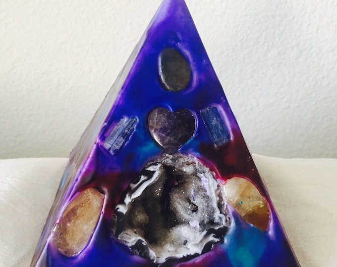 Crystal Candle ~ Mini Pyramid Tie Dyed Candle with inlaid Geode, Amethyst , Citrine, Rose Quartz,  & Clear Quartz that illuminate when lit.