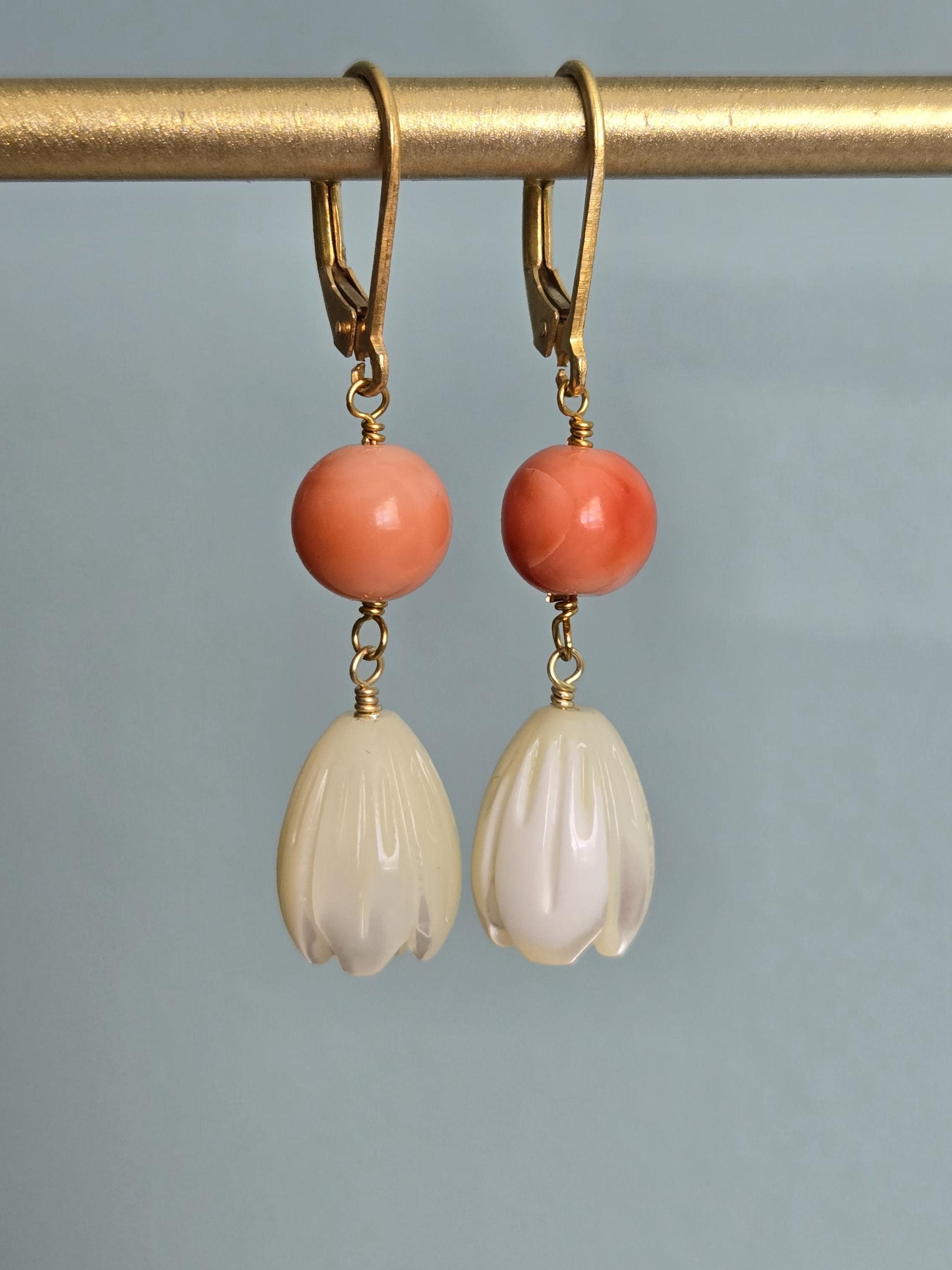 Boucles D'oreilles Anciennes En Corail Rose Peau D’ange - Pendantes Dormeuses Plaqué Or - Occasion