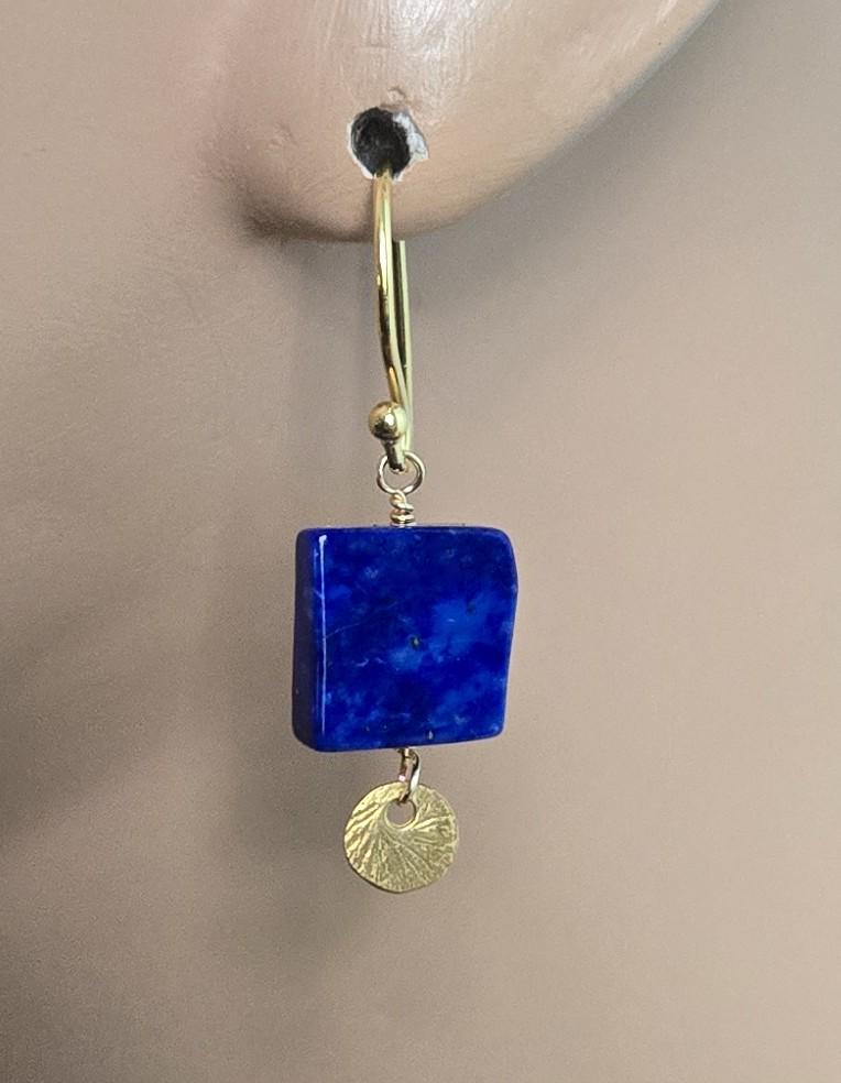18金ブルーのラピスラズリイヤリング 12月誕生石 ラピスラズリとペタルチェーンのK18イヤリング