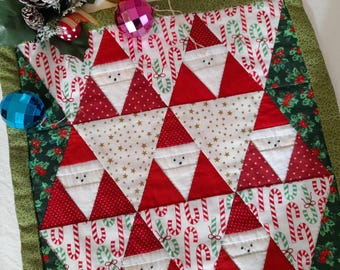 Santa Claus patchwork mini quilt/ Christmas patchwork centerpiece/ Santa Claus table topper/ Christmas Santa patchwork mini quilt mat/Advent