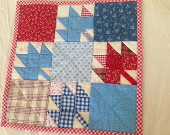 mini quilt "maple leaf" in red, blue, white/ america colored mini quilt/patchwork table topper/quilted mini mat maple leaf/wall hanging mini