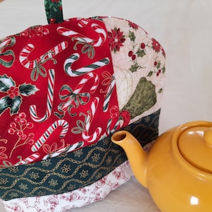 quiltat jultemys/lapptäcke jultemys/rött grönt vitt temys/lapptäcke vintertemys/quiltat adventstemys/tedags