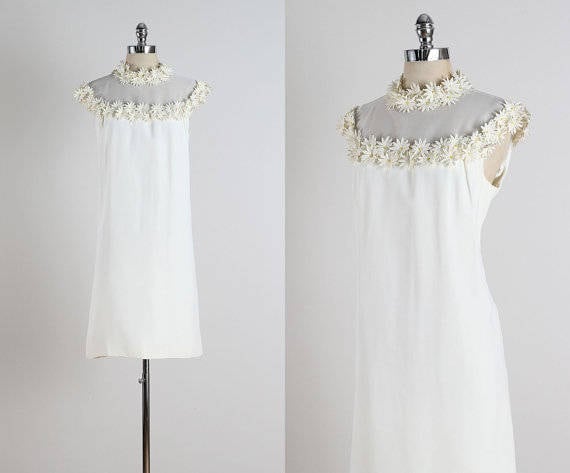 Paquerette . Vintage 1960s daisy dress