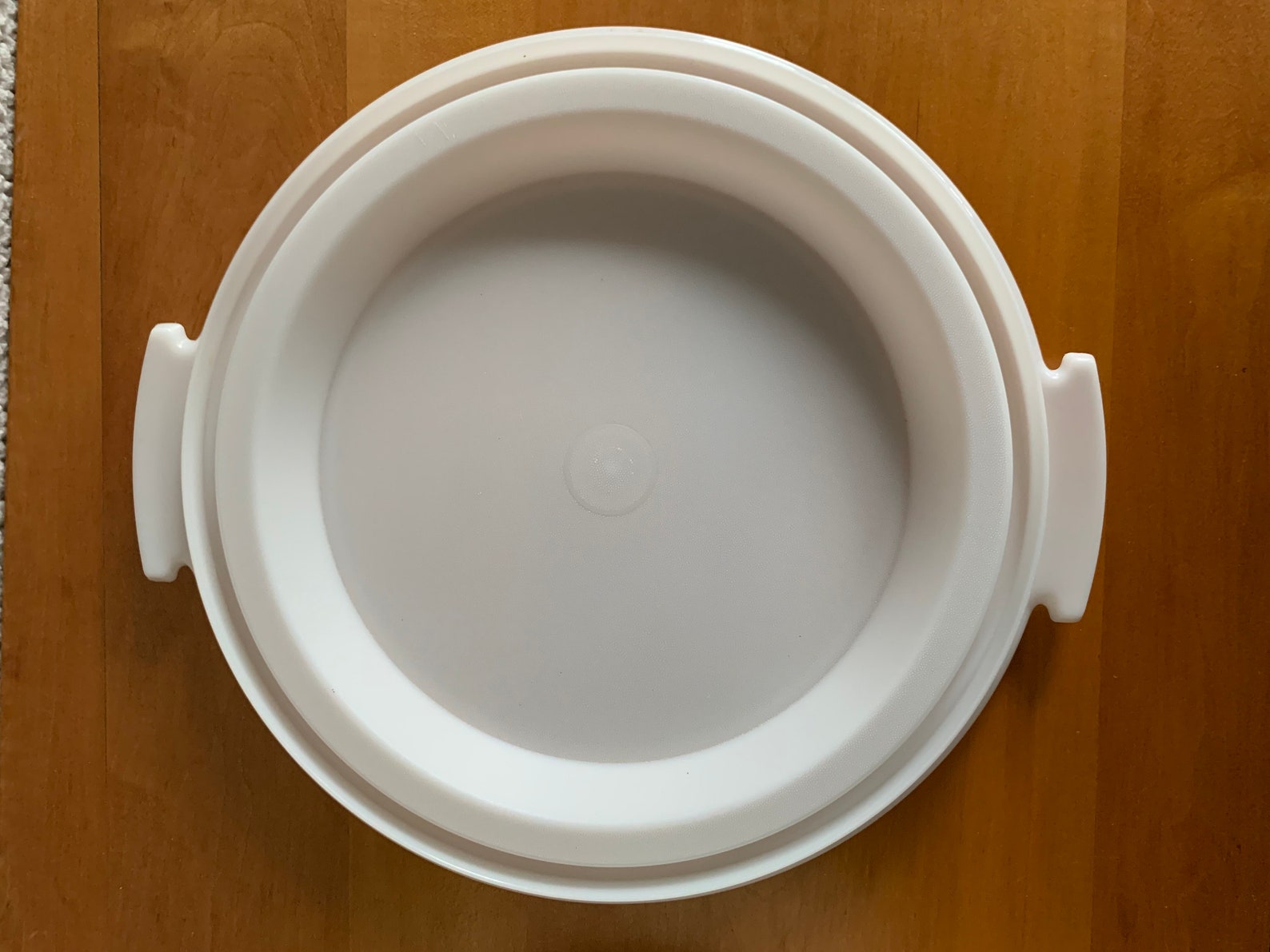 Pie Keeper Tupperware
