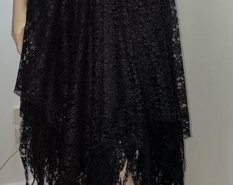 Jupe mouchoir en dentelle noire avec ourlet vaporeux de lutin - jupe de festival ~ taille unique 12 ~ fabrication australienne