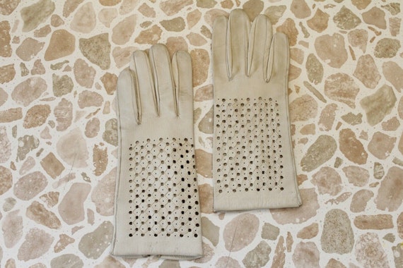 1940s Gray Gloves Embroidered Cutout Leather Vint… - image 1