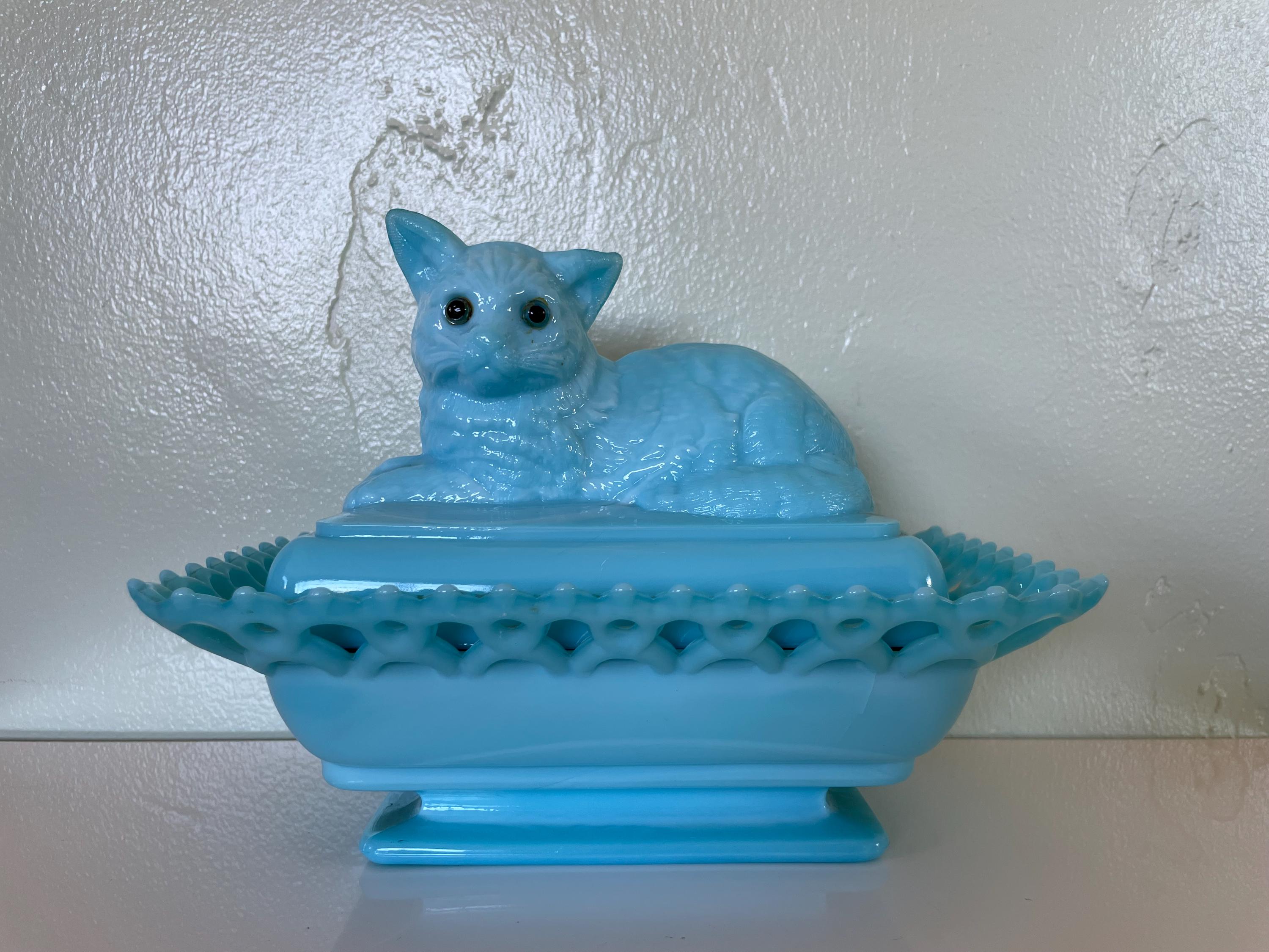 Vintage 1960s Blue Glass Cat Lidded Pedestal Dish (26)