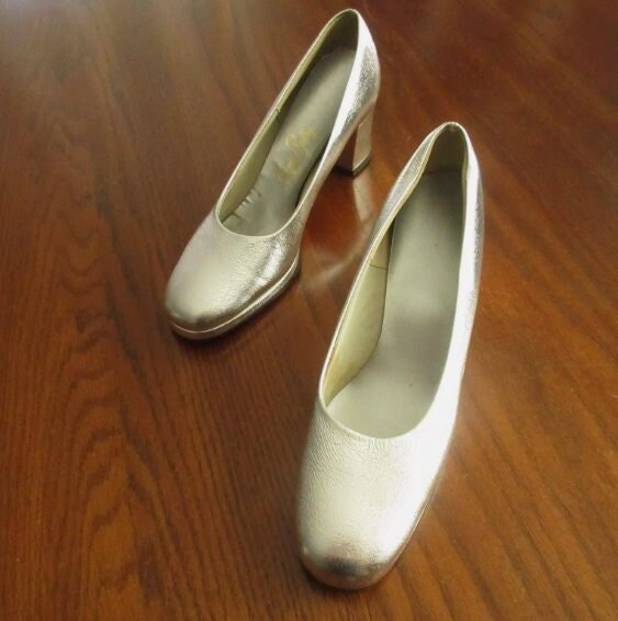 Vtg 60s Shoes MOD Silver Metallic Pumps Stratford Bootery Women Shoes 7 Pop Art Party Mod Warhol Stratford CT Paradise Green