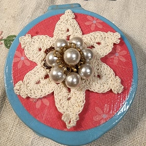 Compact Mirror, Vintage Compact, Upcycled Compact, Pill Box, Unique Pill Box, Retro Compact, Repurposed Compact, Women&#39;s Gift, OOAK Compact