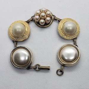 Vintage Button Bracelet, Button Bracelet, Vintage Buttons, Pearl Bracelet, Repurposed Button Bracelet, Button Jewelry, Nostalgic Bracelet
