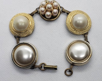 Vintage Button Bracelet, Button Bracelet, Vintage Buttons, Pearl Bracelet, Repurposed Button Bracelet, Button Jewelry, Nostalgic Bracelet