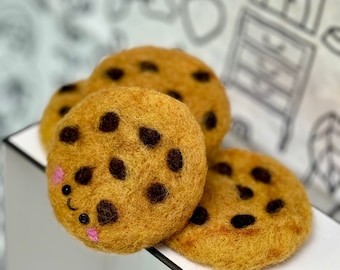 Chocolate chip cookie Magnet | felt cookie Kitchen Magnet | handmade cookie Magnet | Holiday Gift |Office Magnet (Needle Felted)