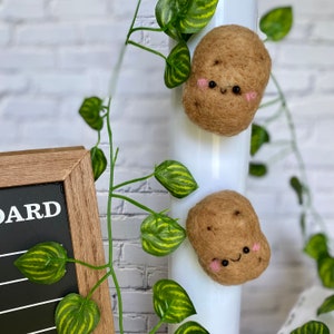 Kawaii Potato Fridge Magnet | Kitchen Magnet | Felt Potato | Veggie Magnet | Kitchen Deco | Office Magnet (Needle Felted)