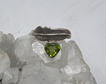 Anillo de hoja de peridoto, talla 8