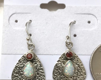 Orecchini in argento Sterling 925 a forma di cuore con opale