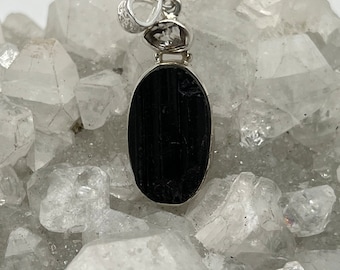 Pendentif en tourmaline noire naturelle et diamants Herkimer