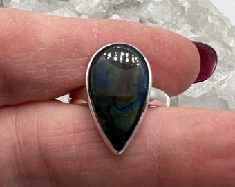 Beautiful Labradorite Ring, Size 7