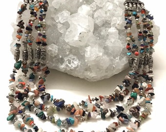 Vijfstrengige ketting met meerdere edelstenen