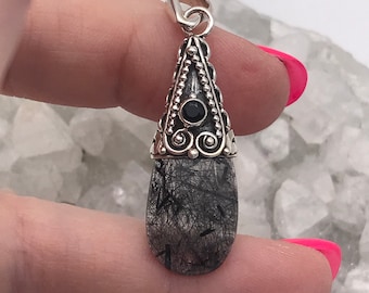 Schwarzer Turmalinquarz und Onyx Anhänger
