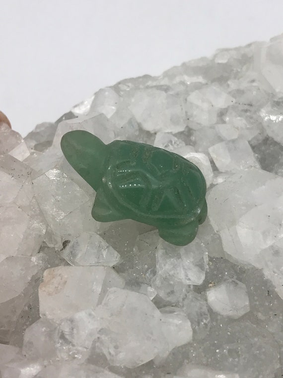 小さな彫刻された翡翠の亀 - 1個ずつ - Etsy 日本