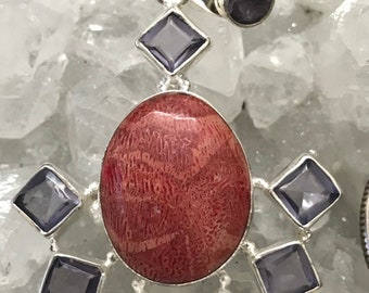 Pendentif en cristal et jaspe rouge