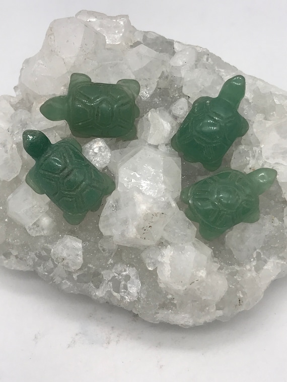 小さな彫刻された翡翠の亀 - 1個ずつ - Etsy 日本