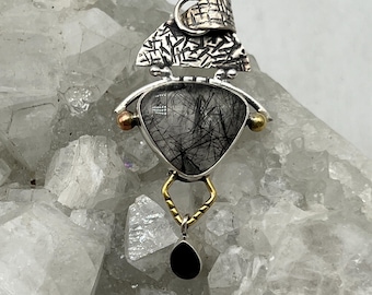 Abstrakter Schwarzer Turmalinquarz und Schwarzer Onyx Anhänger