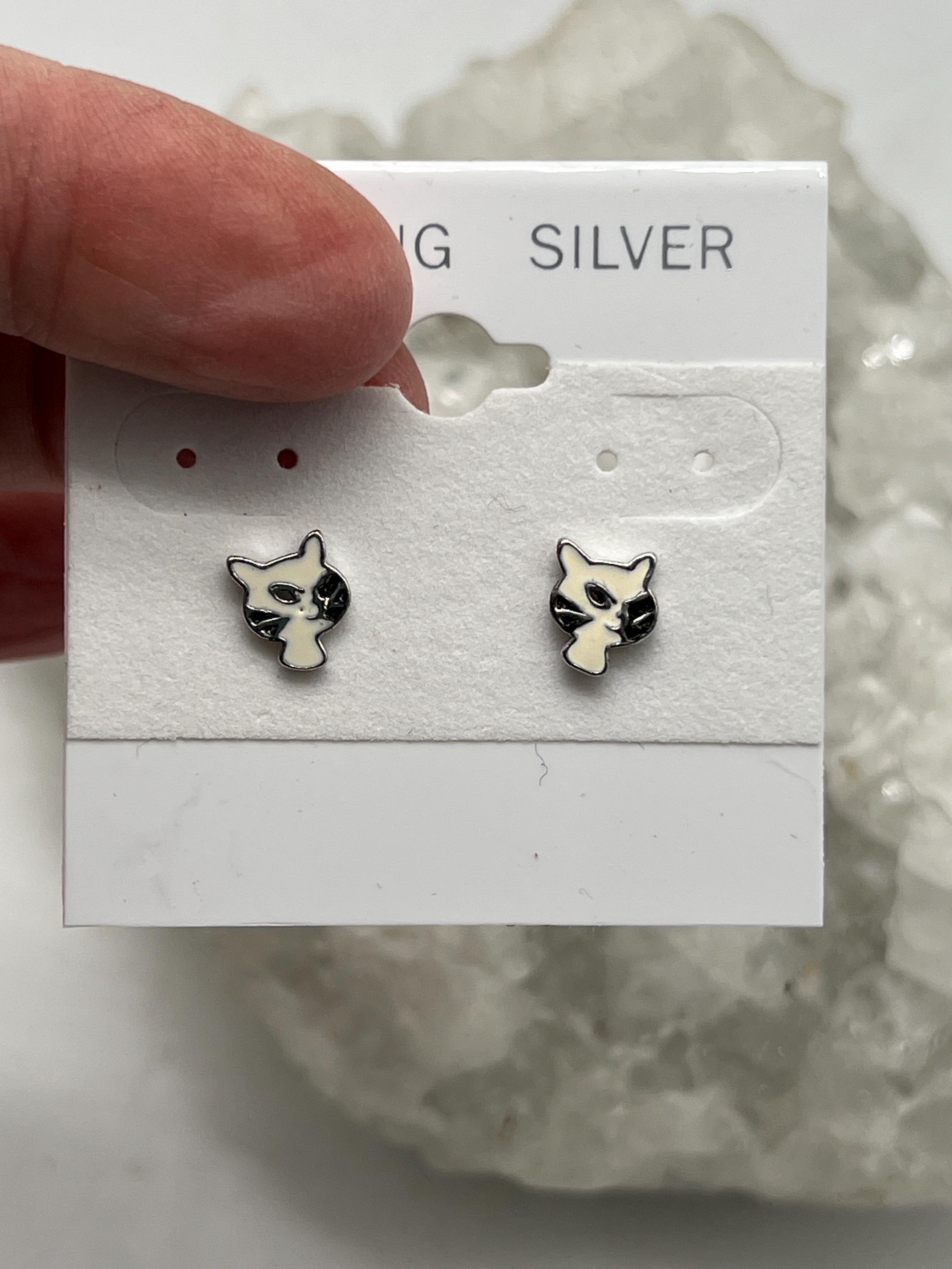白黒猫ちゃんのピアス 小さな白黒猫のスタッドピアス - Etsy 日本